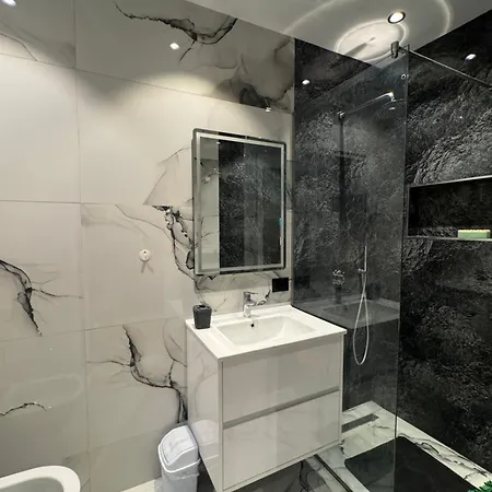 Prayla Luxury At Delijorgji * Tirana